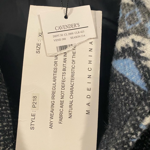 Blue and White Trench Coat with Geometric Pattern and Wide Collar - Picture 6 of 6